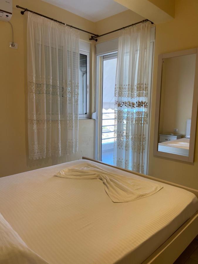 Oni'S Apartments Sarande Bagian luar foto