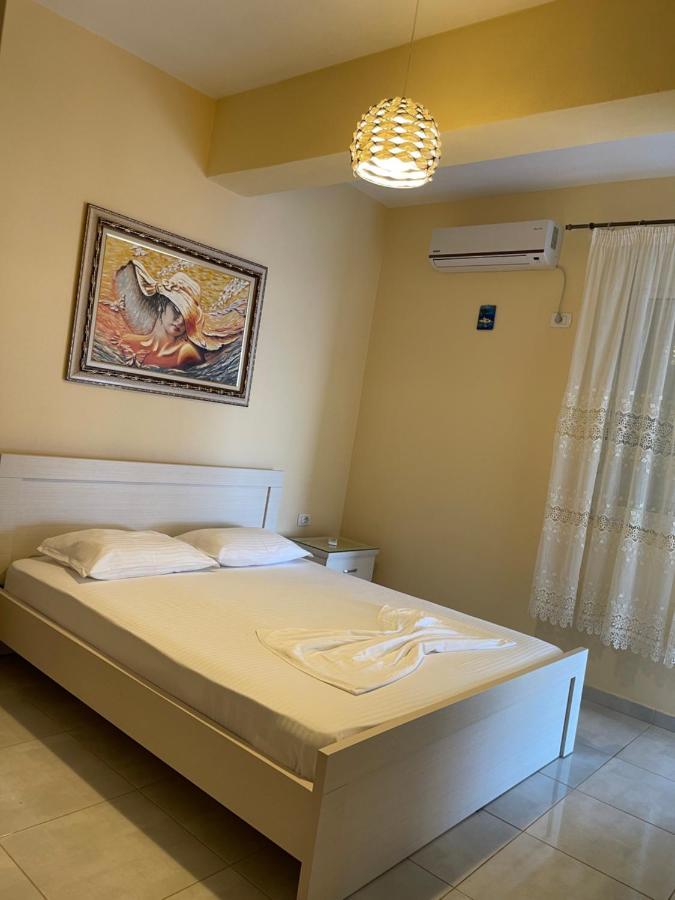 Oni'S Apartments Sarande Bagian luar foto