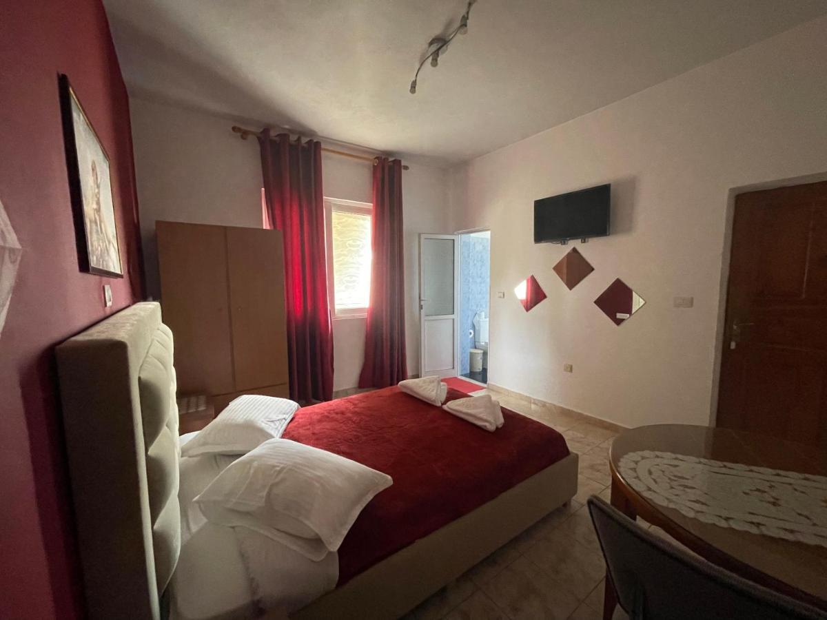 Oni'S Apartments Sarande Bagian luar foto