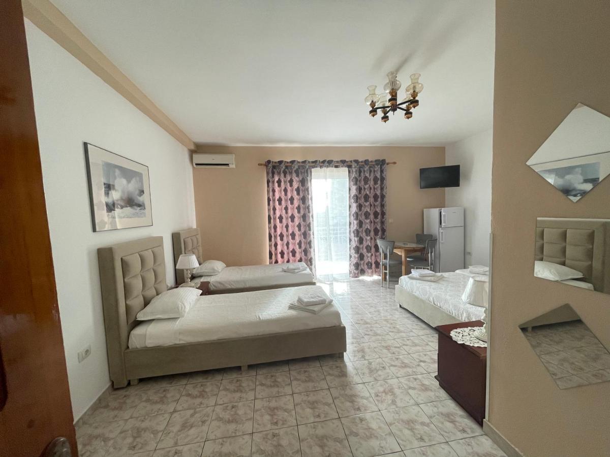 Oni'S Apartments Sarande Bagian luar foto