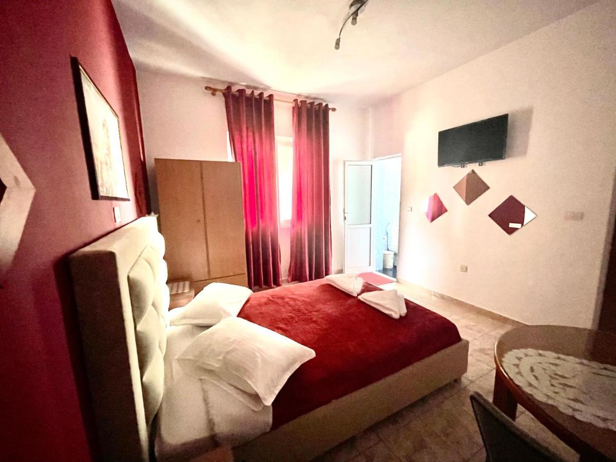 Oni'S Apartments Sarande Bagian luar foto