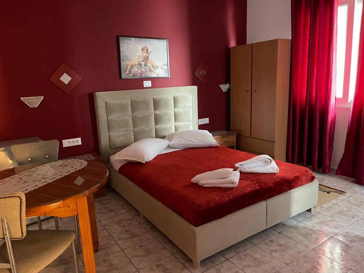Oni'S Apartments Sarande Bagian luar foto