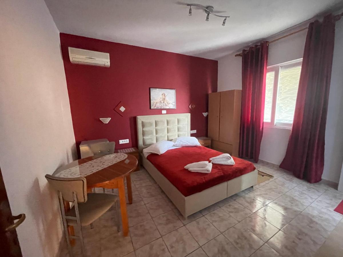 Oni'S Apartments Sarande Bagian luar foto