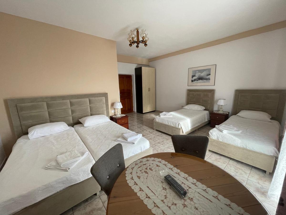 Oni'S Apartments Sarande Bagian luar foto