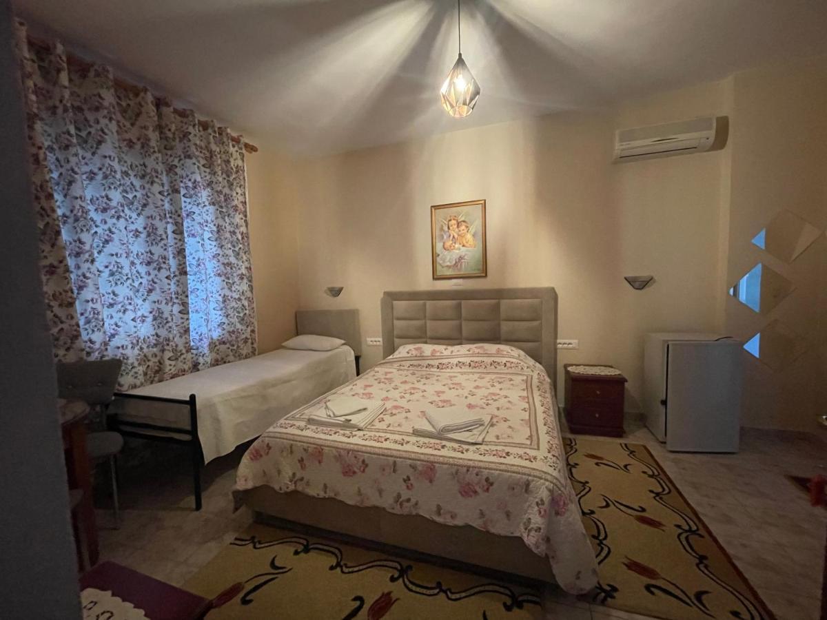 Oni'S Apartments Sarande Bagian luar foto