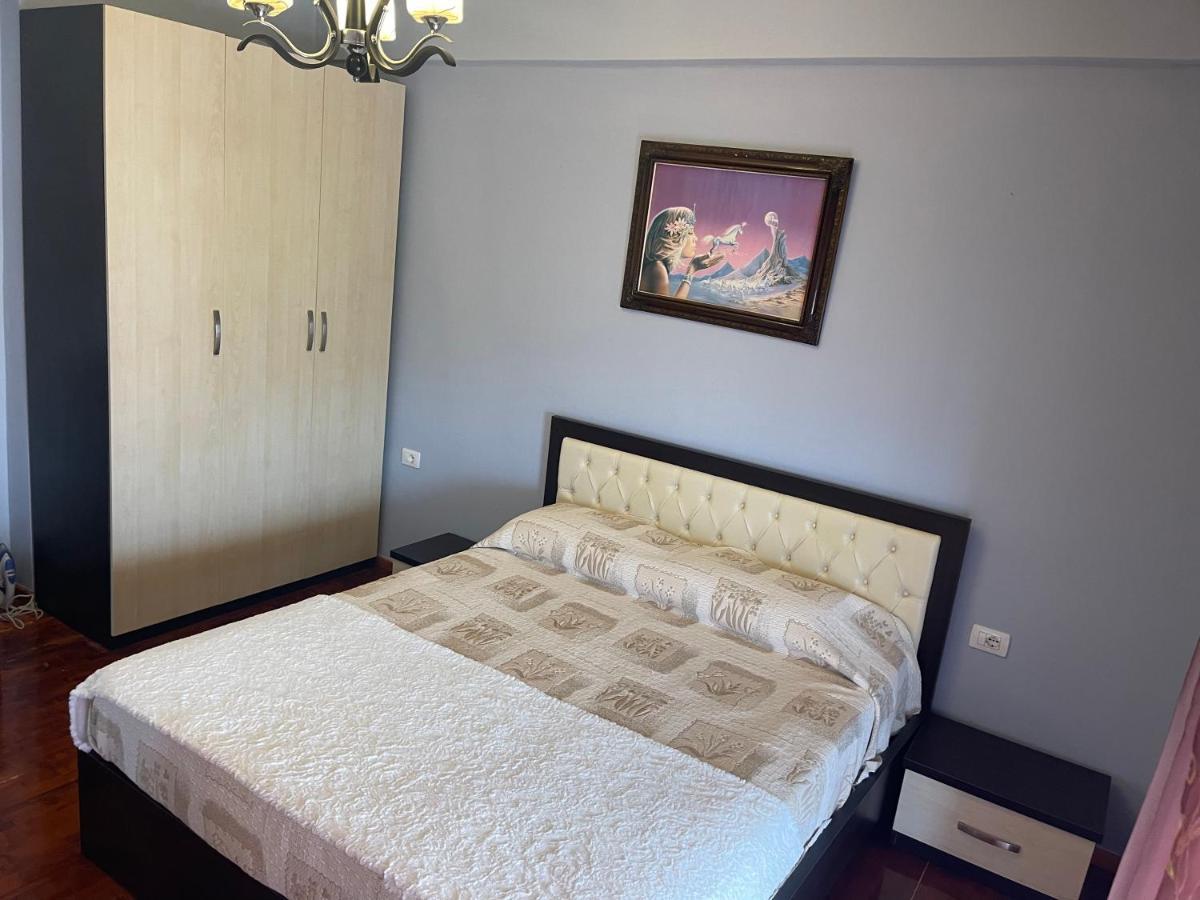 Oni'S Apartments Sarande Bagian luar foto