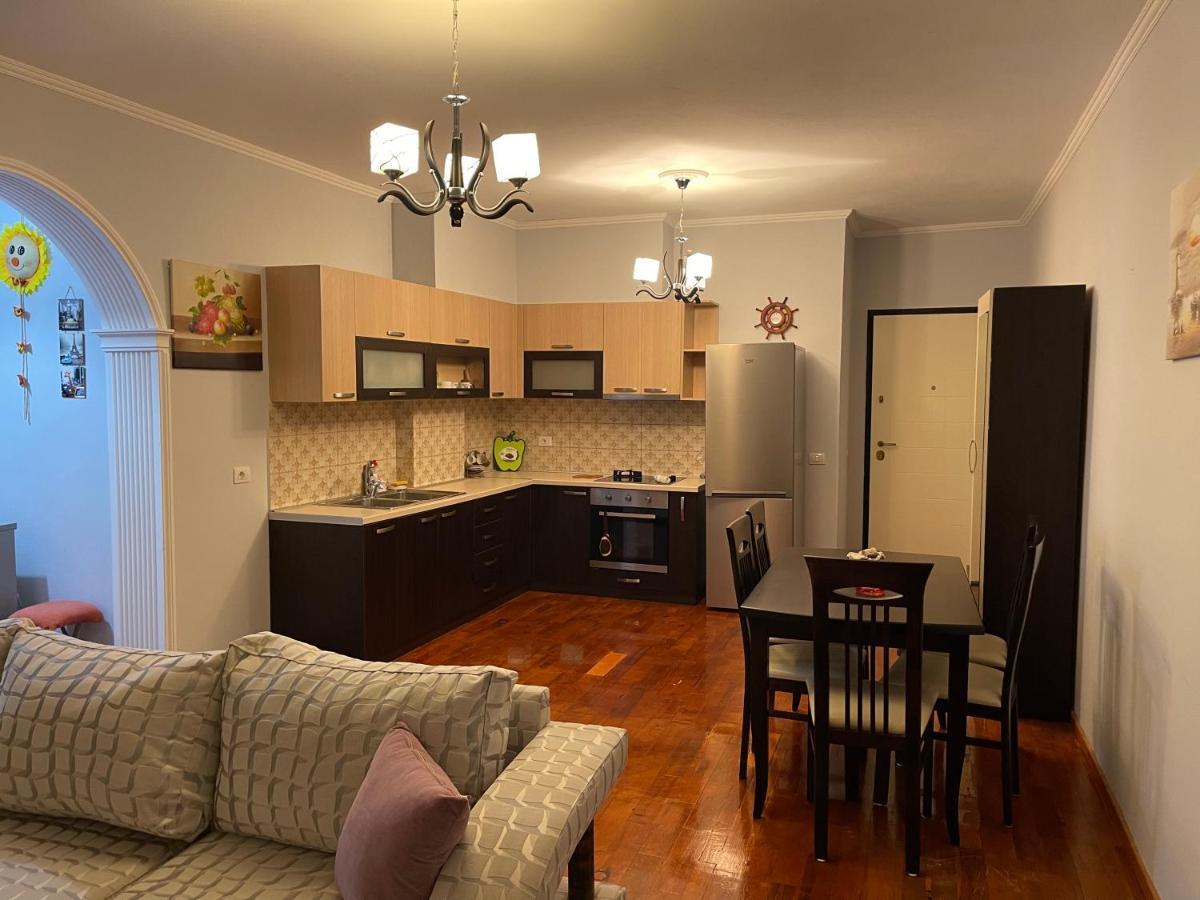 Oni'S Apartments Sarande Bagian luar foto