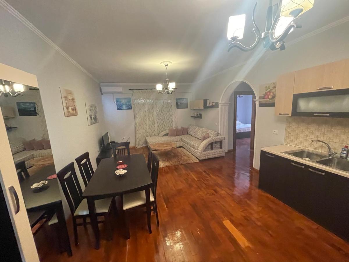 Oni'S Apartments Sarande Bagian luar foto