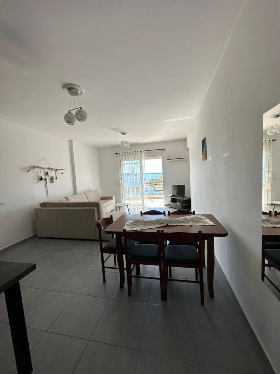 Oni'S Apartments Sarande Bagian luar foto