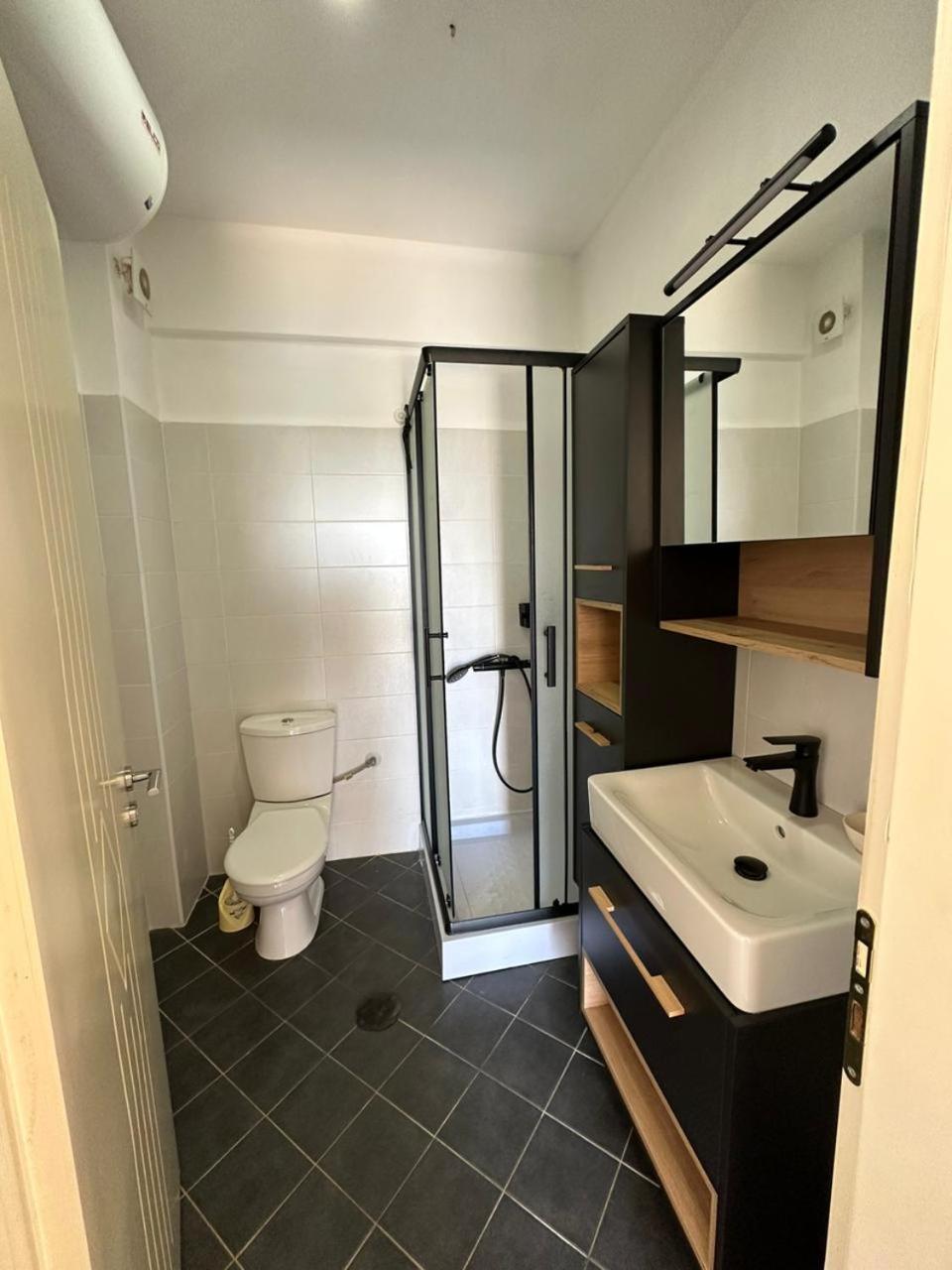 Oni'S Apartments Sarande Bagian luar foto